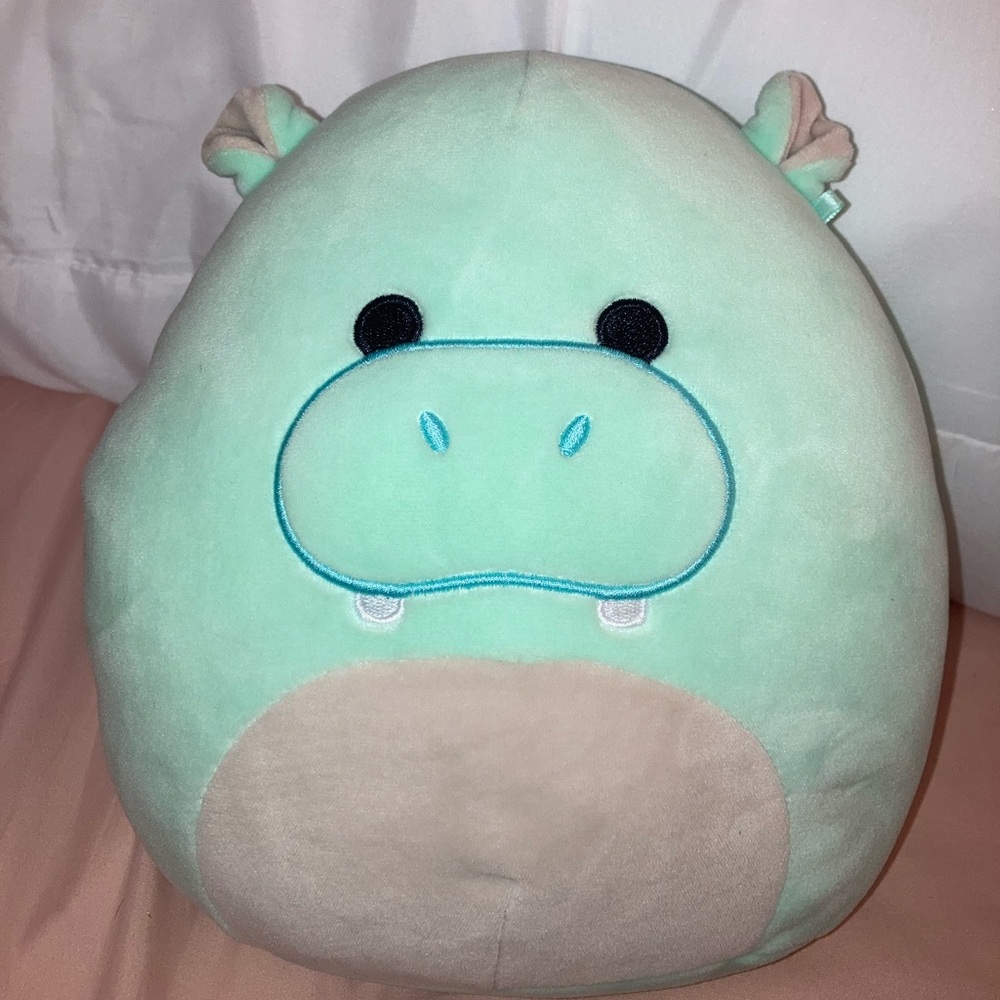 HANK THE HIPPO SQUISHMALLOW